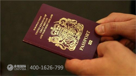 卡梅倫贊！ 新推出十年簽證不漲簽證費(fèi)